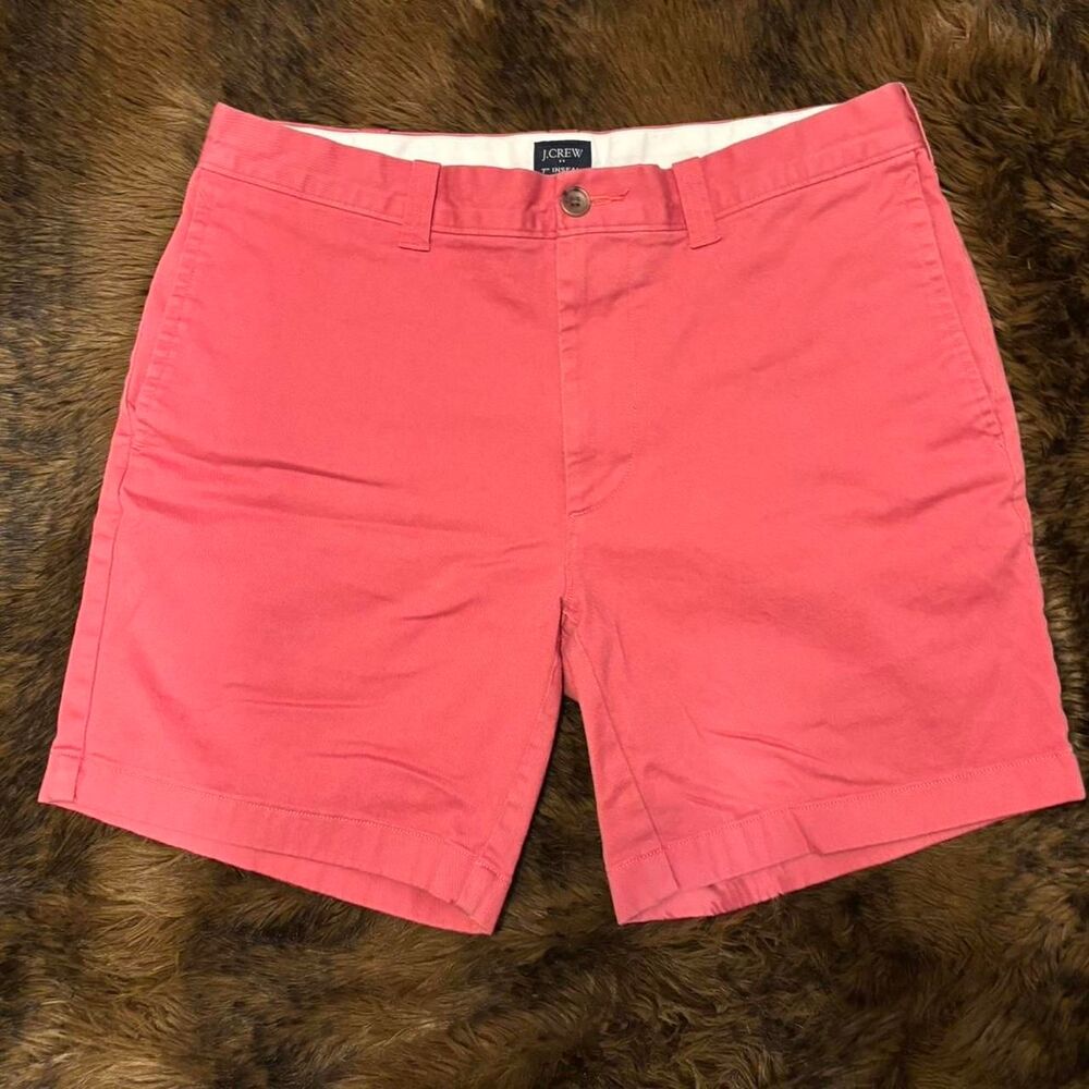 J.Crew men’s 31 x 7 flex chino shorts w/ a coral pink color Preppy
